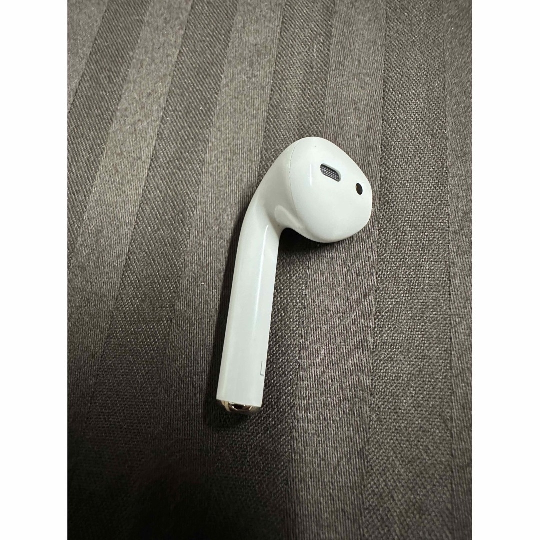 Apple(アップル)のご成約済　AirPods 第2世代 左耳 スマホ/家電/カメラのオーディオ機器(ヘッドフォン/イヤフォン)の商品写真