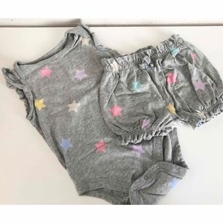 ベビーギャップ(babyGAP)のbabyGAP 星柄フリルロンパース＋ブルマセットスターグレー(ロンパース)