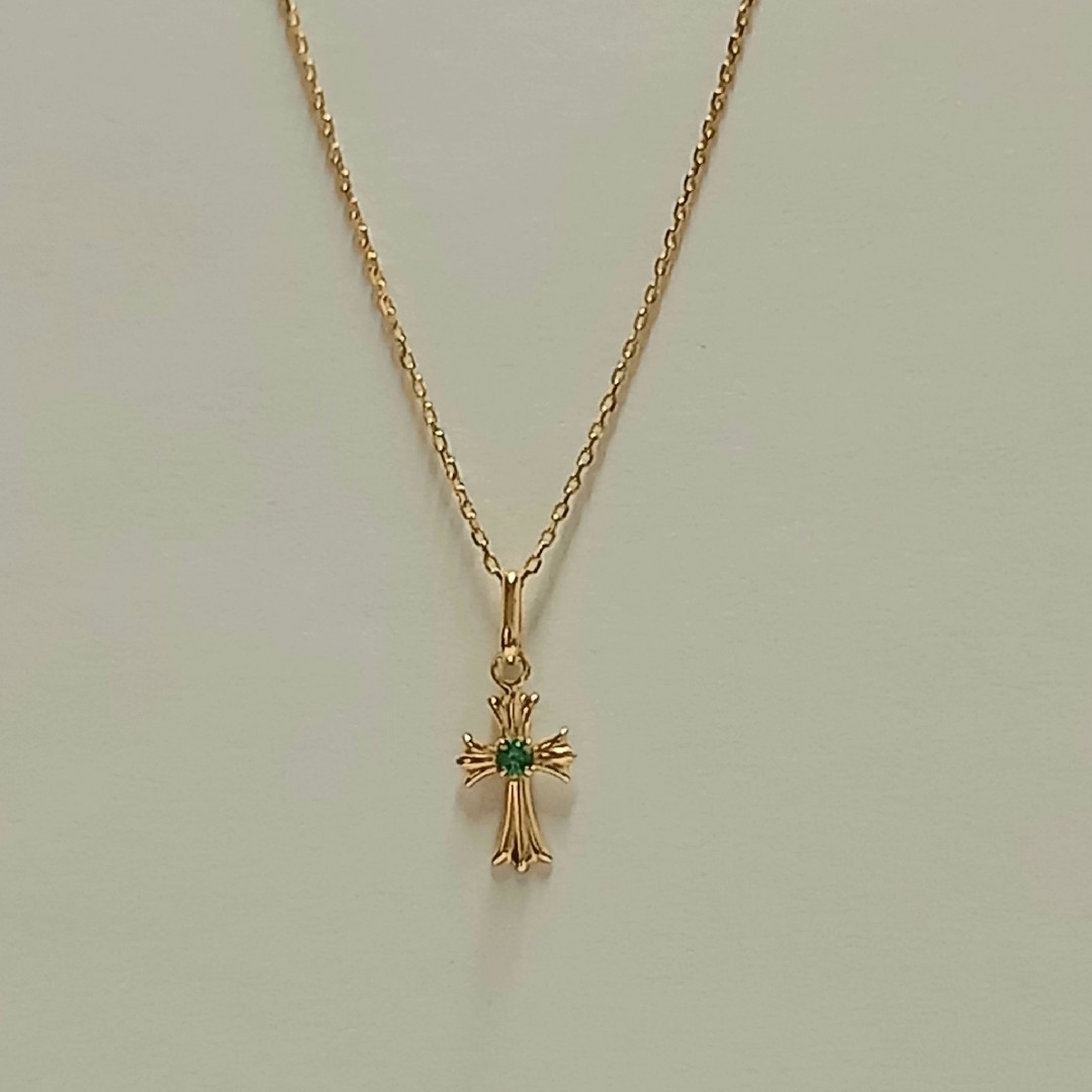 新品☆K18(18金)天然エメラルド付き クロスデザイン ペンダントトップ