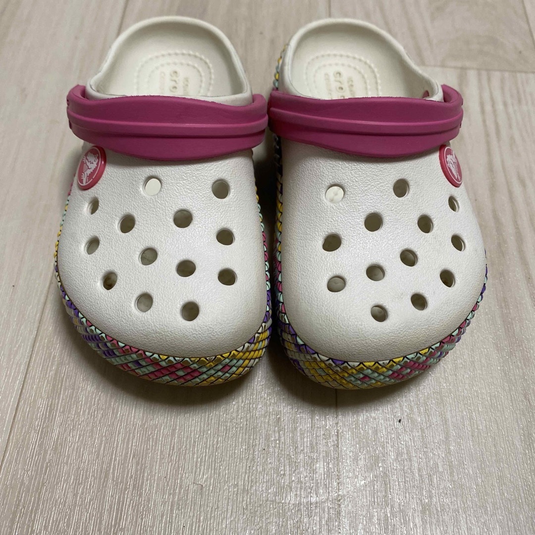 crocs(クロックス)のクロックス キッズ/ベビー/マタニティのキッズ靴/シューズ(15cm~)(サンダル)の商品写真