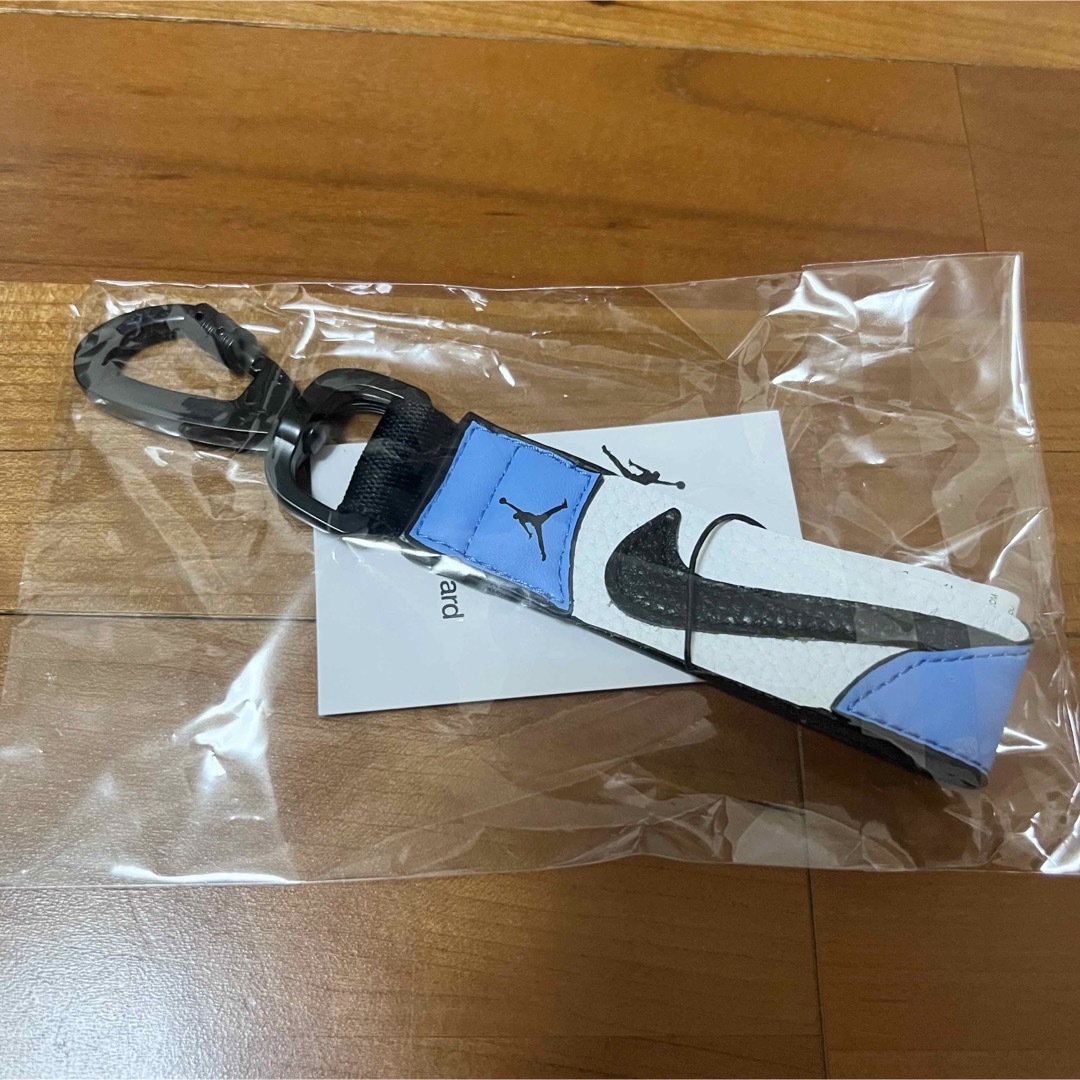 NIKE(ナイキ)のジョーダン トロフィー キーホルダー  ユニバーシティブルー メンズのファッション小物(キーホルダー)の商品写真