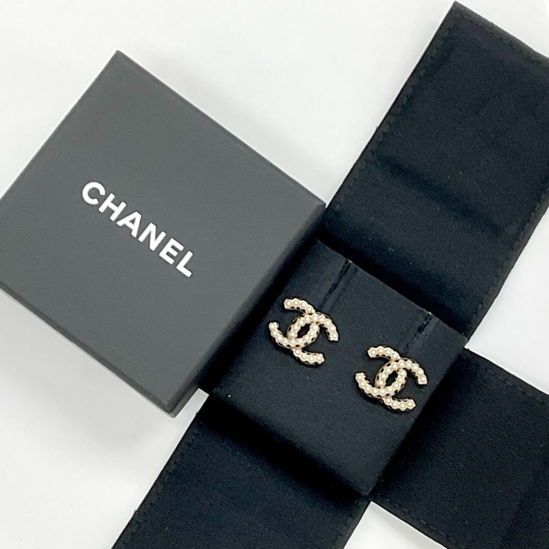 CHANEL(シャネル)の7261 シャネル ココマーク ラインストーン パール ピアス ゴールド レディースのアクセサリー(ピアス)の商品写真