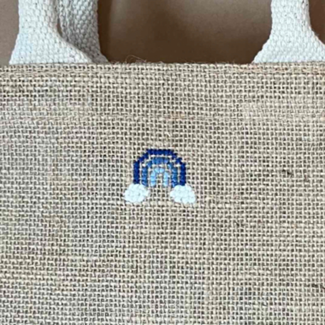 MUJI (無印良品)(ムジルシリョウヒン)のジュートバッグ　無印良品　刺繍　出産祝い　プレゼント ハンドメイドのファッション小物(バッグ)の商品写真