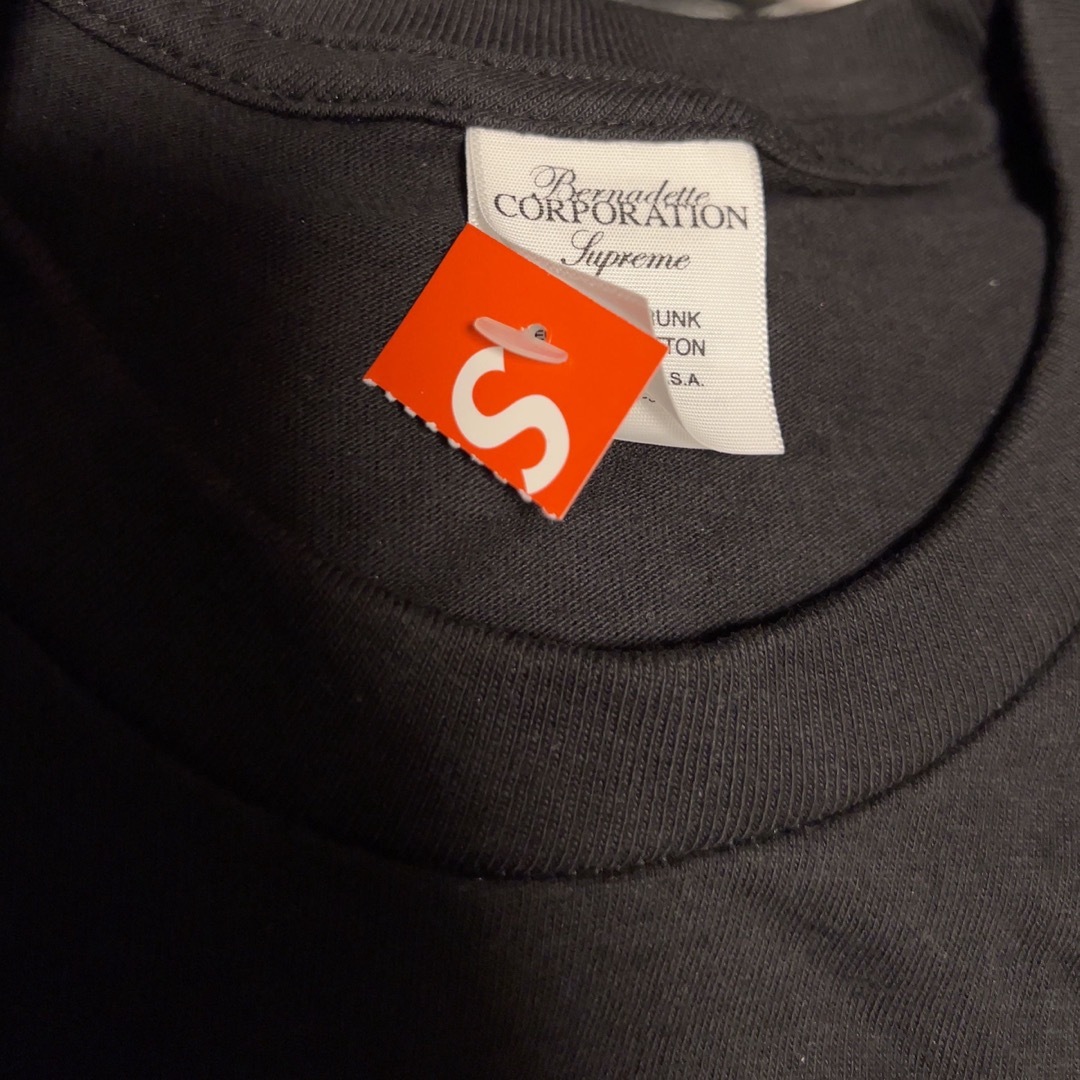Supreme(シュプリーム)のL 新品 タグ付き supreme 23ss コラボtシャツ スウェットパーカー メンズのトップス(Tシャツ/カットソー(半袖/袖なし))の商品写真