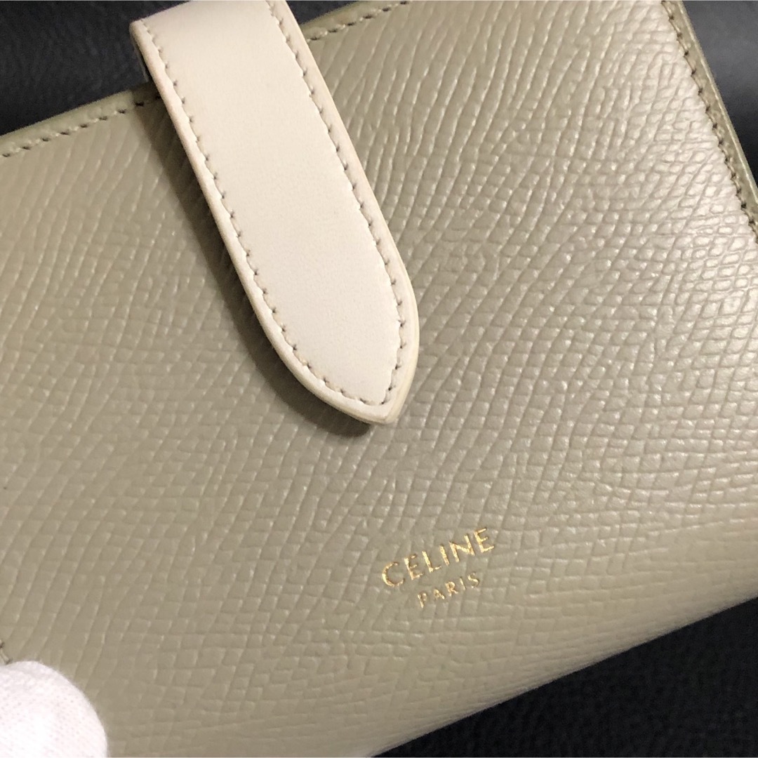 celine(セリーヌ)の【極美品】CELINE セリーヌマルチファクションストラップ　セリーヌ財布 レディースのファッション小物(財布)の商品写真