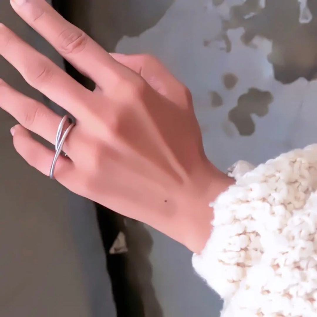 TOMORROWLAND(トゥモローランド)のハンドメイド リング シルバー ツーフィンガー 変形 ダブル フープ 指輪 レディースのアクセサリー(リング(指輪))の商品写真