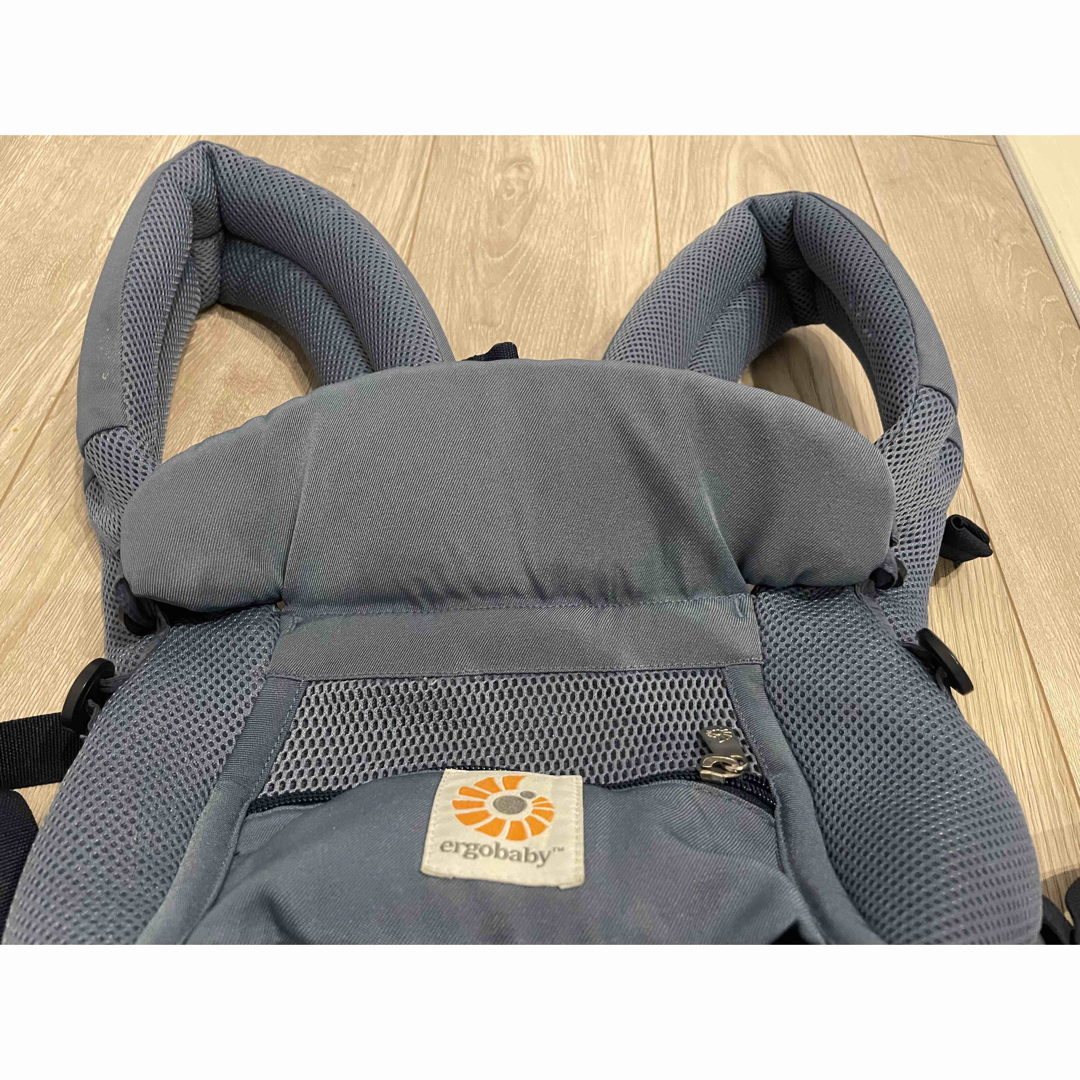 Ergobaby(エルゴベビー)のエルゴ ベビー　ベビーキャリア　3ポジションアダプト キッズ/ベビー/マタニティの外出/移動用品(抱っこひも/おんぶひも)の商品写真