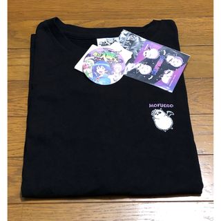 アキタショテン(秋田書店)の魔入りました！入間くん　Tシャツ　ブラック　M モフエゴステッカー付き(その他)