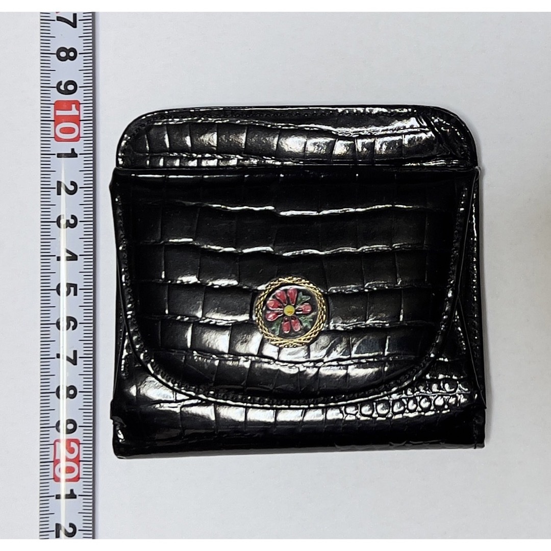 【新品未使用】二つ折り財布　マルチウォレット　ワニ皮・クロコダイル皮風 レディースのファッション小物(財布)の商品写真