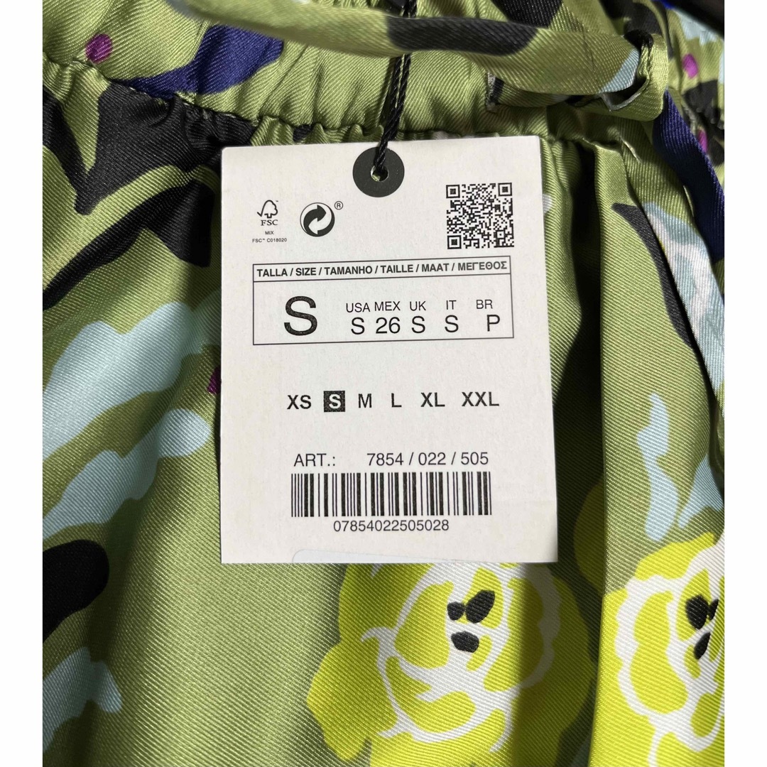 ZARA(ザラ)のZARA  スカーフ柄のようなパンツ　花柄　ワイドパンツ　Sサイズ レディースのパンツ(カジュアルパンツ)の商品写真
