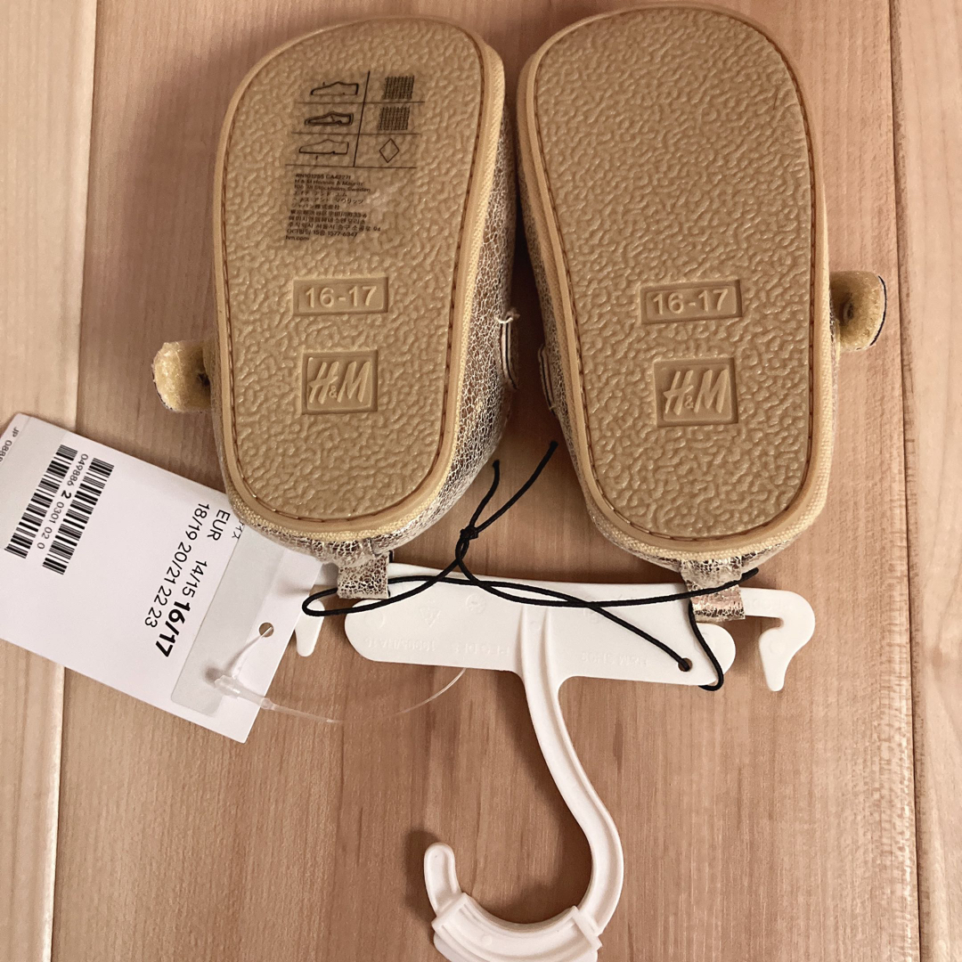 H&M(エイチアンドエム)のベビーシューズ　新品　未使用 キッズ/ベビー/マタニティのベビー靴/シューズ(~14cm)(フォーマルシューズ)の商品写真