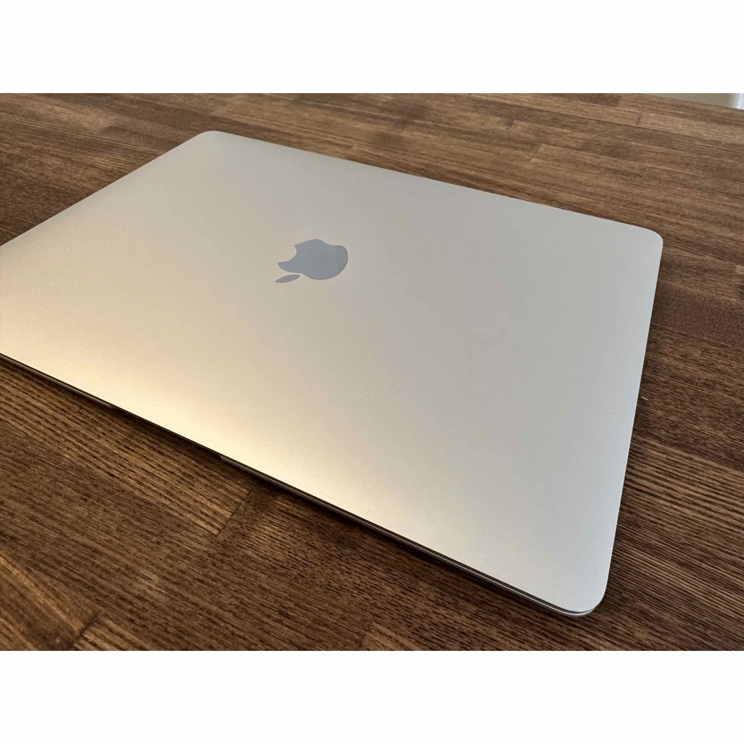 Apple(アップル)のMacbook Air（13-inch, 2020, intel i5） スマホ/家電/カメラのPC/タブレット(ノートPC)の商品写真