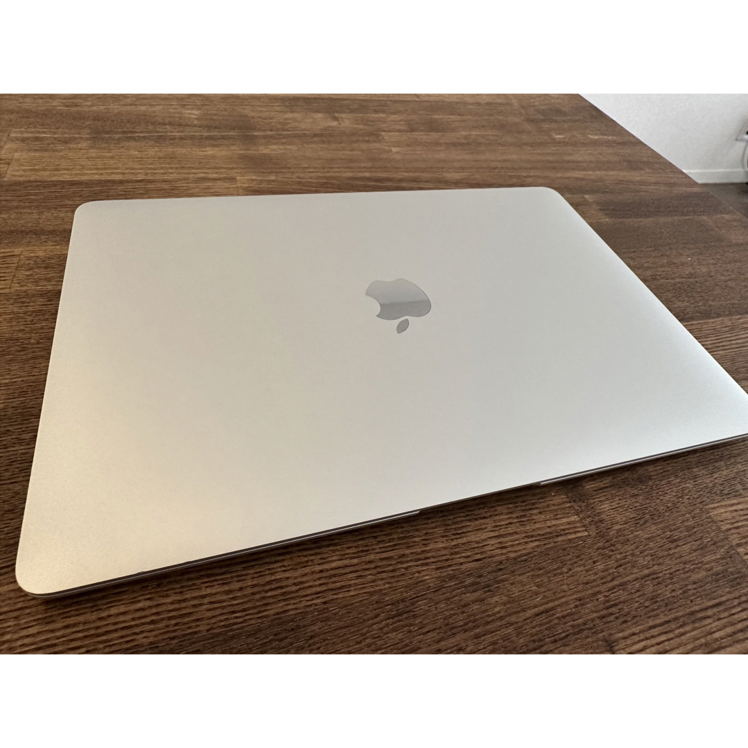 Apple(アップル)のMacbook Air（13-inch, 2020, intel i5） スマホ/家電/カメラのPC/タブレット(ノートPC)の商品写真