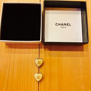 シャネル(CHANEL)のお値下げ致しました　CHANEL 正規店購入　エナメルハートピアス(ピアス)