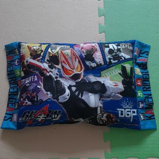 仮面ライダーギーツ 枕 まくら カバー付き 28×39cm 枕本体 ポリエステル(枕)