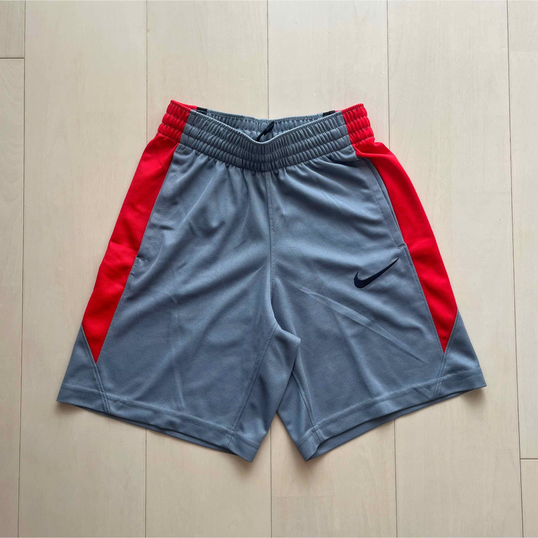 NIKE(ナイキ)の【さくら♪様 専用】NIKE (ナイキ) kids DRY-FITハーフパンツ キッズ/ベビー/マタニティのキッズ服男の子用(90cm~)(パンツ/スパッツ)の商品写真