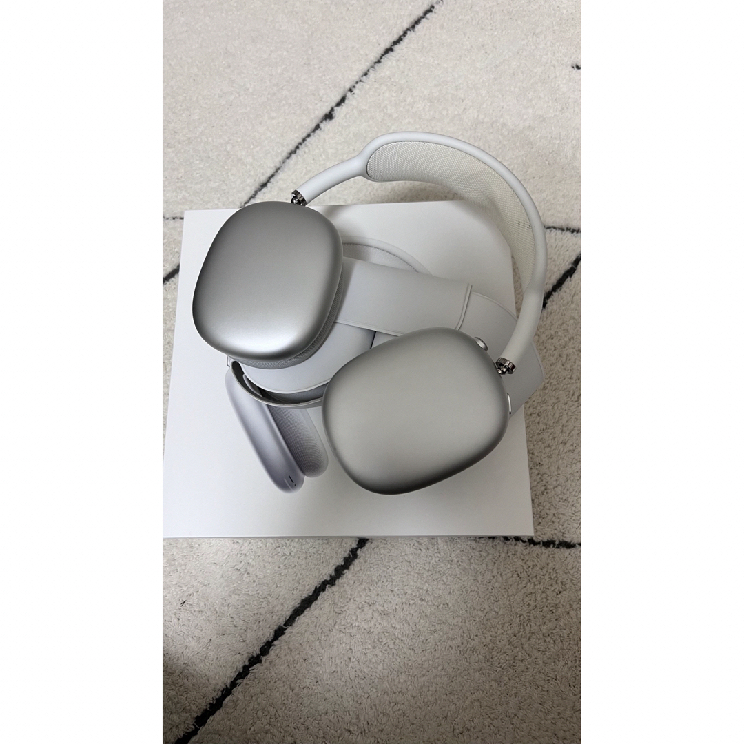 Apple(アップル)のApple AirPods Max ワイヤレスヘッドホン シルバー スマホ/家電/カメラのオーディオ機器(ヘッドフォン/イヤフォン)の商品写真