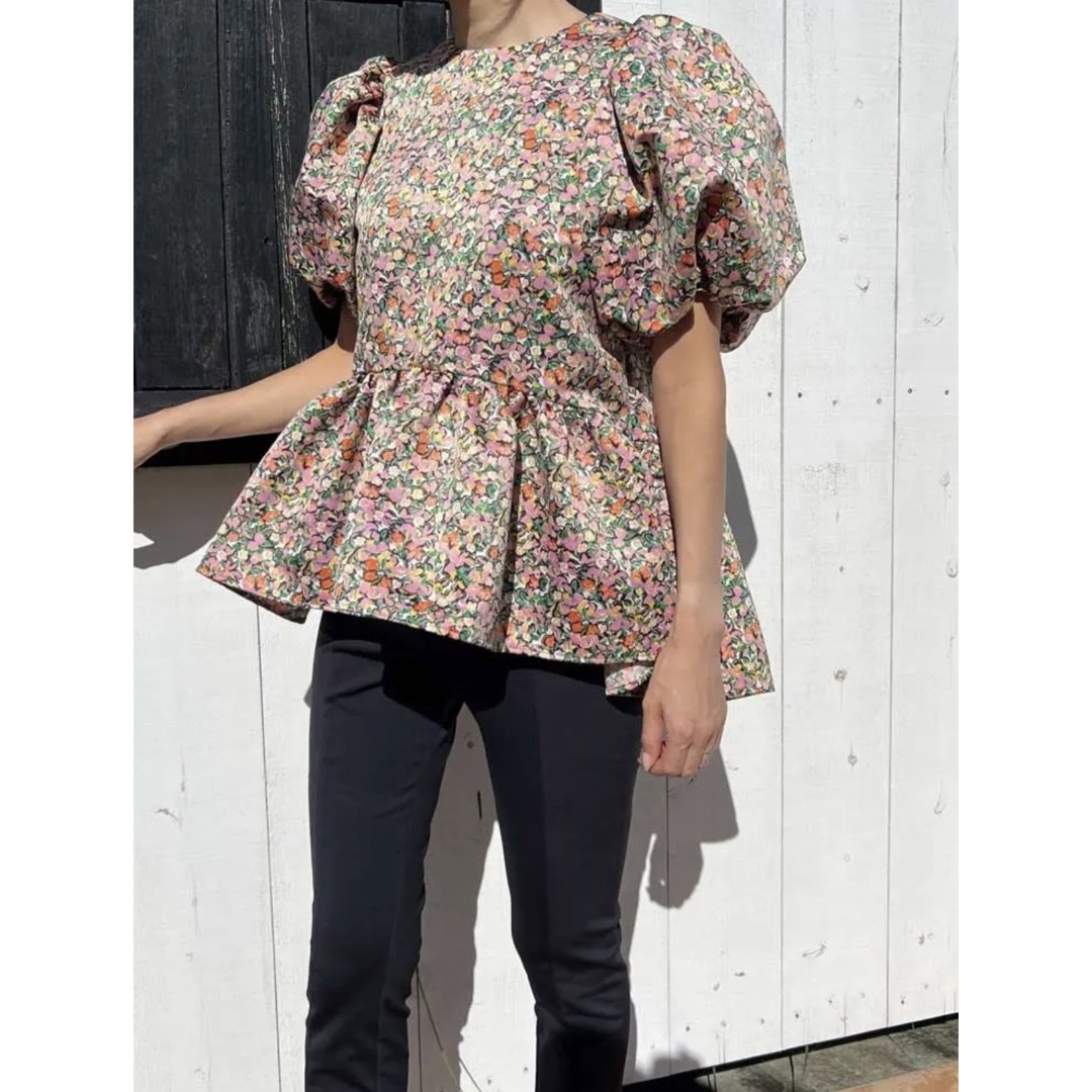 ツルバイマリコオイカワ　floral blouse eleonore