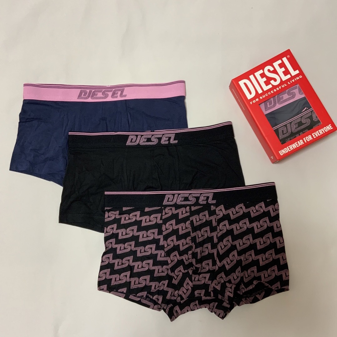 DIESEL(ディーゼル)のDIESEL　UMBX-DAMIENTHREEPACK　ピンク/ブラック　S メンズのアンダーウェア(ボクサーパンツ)の商品写真