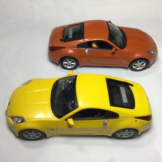 日産フェアレディZ Z33型　イエロー&オレンジ　1/43 京商(ミニカー)