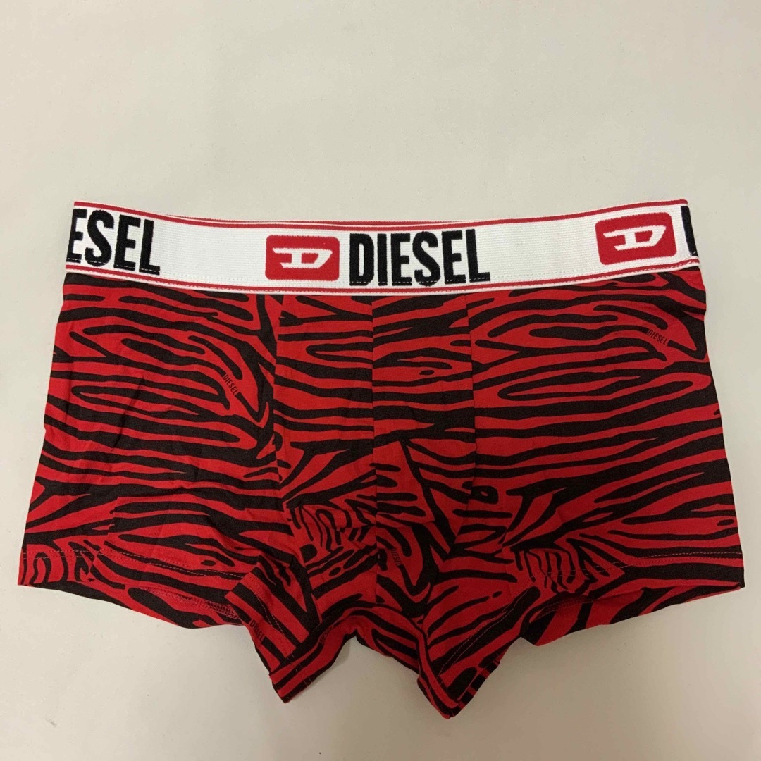 DIESEL(ディーゼル)のDIESEL　UMBX-DAMIENTHREEPACK　ホワイト/レッド　S メンズのアンダーウェア(ボクサーパンツ)の商品写真