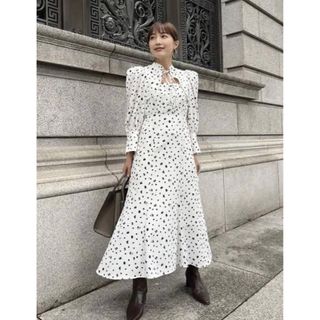 ワンピース♡新品タグ無 SNIDEL。。Sustainableデコルテオープンバリエワンピ