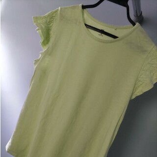 ユニクロ(UNIQLO)のユニクロ　150  シャツ　黄緑(Tシャツ/カットソー)
