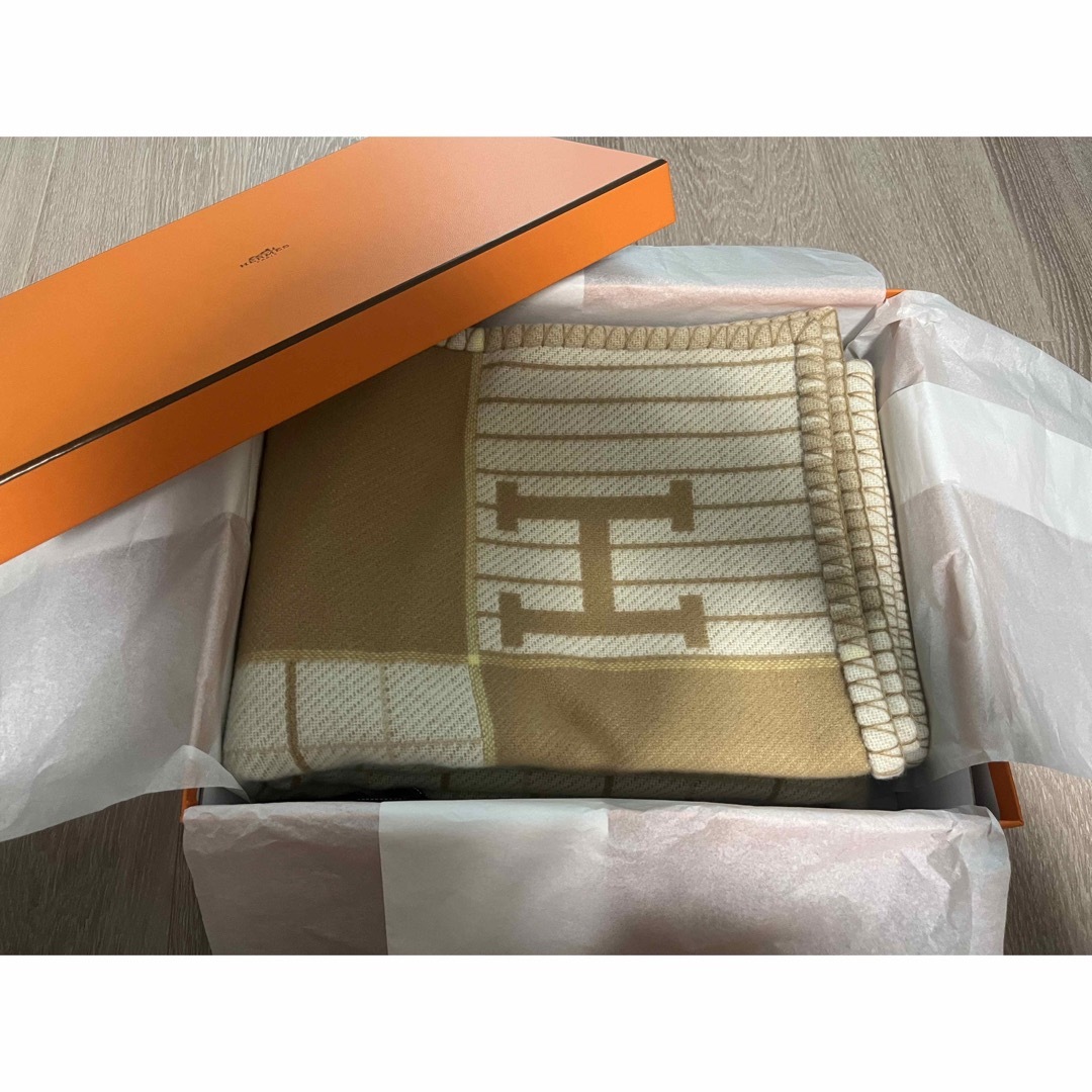 Hermes(エルメス)の【本日発送】 HERMES プレードアヴァロンカブリオル　100x140 新品 インテリア/住まい/日用品の寝具(毛布)の商品写真