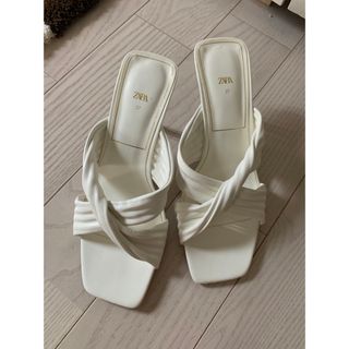 ザラ(ZARA)のZARA ホワイトサンダル37 未使用に近い美品(ミュール)