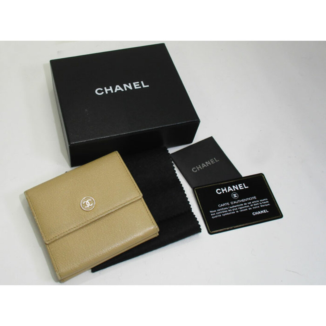 CHANEL ココボタン Wホック 二つ折り コンパクト財布 レザー ベージュ ...