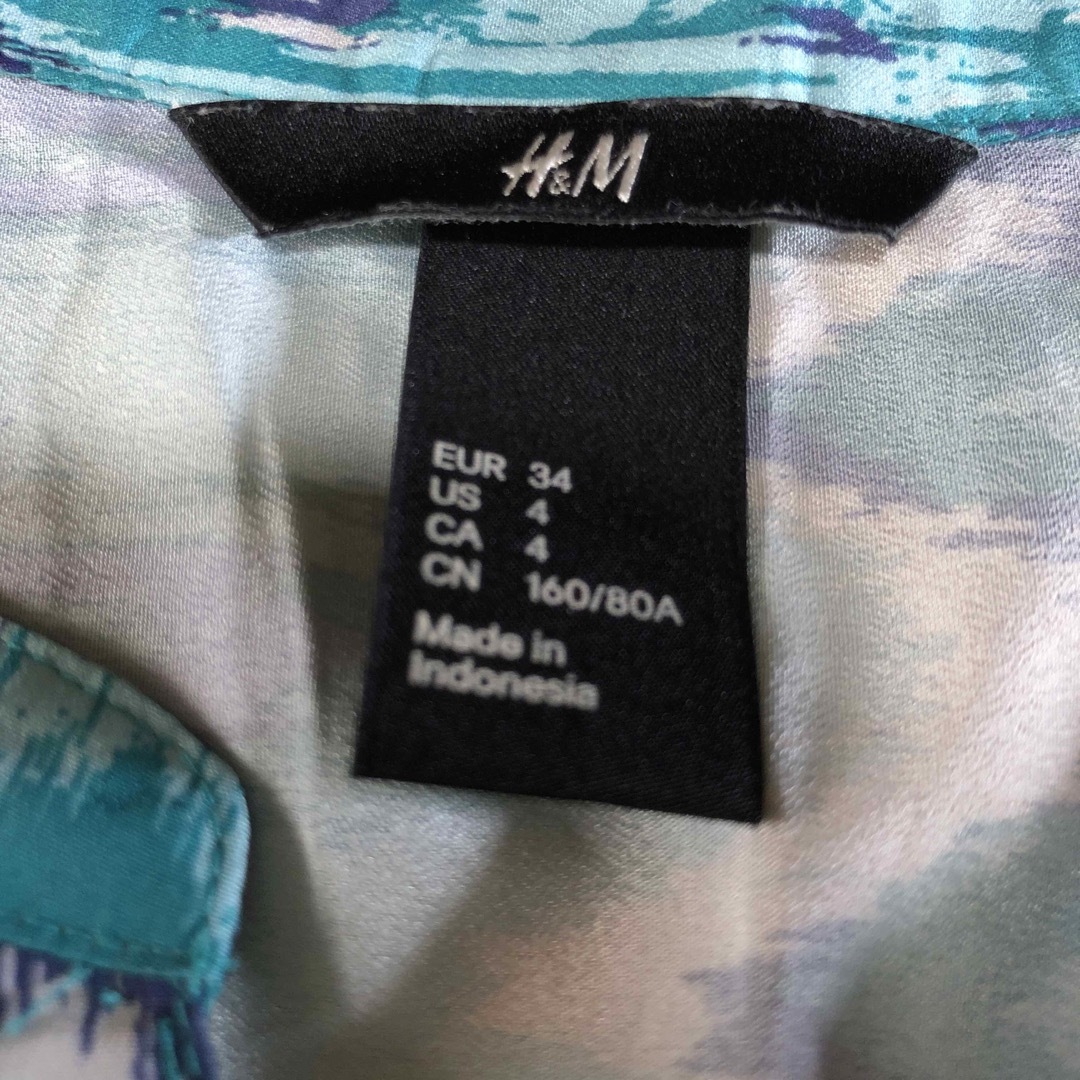 H&M(エイチアンドエム)のＨ＆Ｍ　キーネック　ノースリーブトップス　サイズ34 レディースのトップス(シャツ/ブラウス(半袖/袖なし))の商品写真