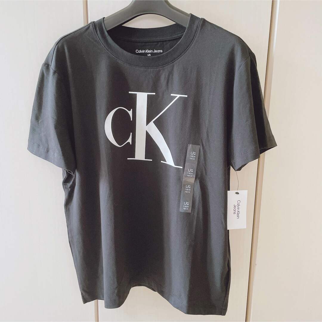 Calvin Klein(カルバンクライン)の未使用✨　カルバンクライン　黒　Tシャツ　Lサイズ　ロゴ　CK コットン レディースのトップス(Tシャツ(半袖/袖なし))の商品写真