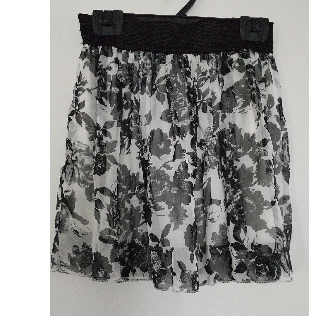 花柄ミニスカート薄手 レディースのスカート(ミニスカート)の商品写真