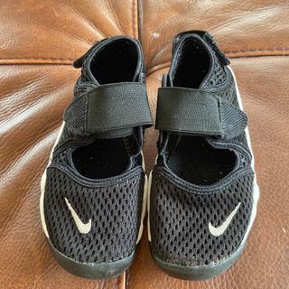 ナイキ(NIKE)のNIKE エアリフト 18センチ(サンダル)