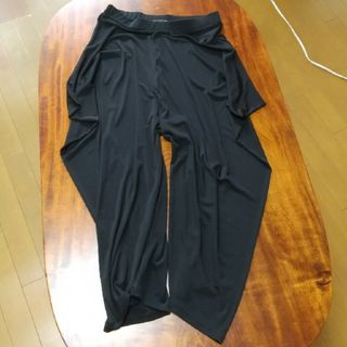 イッセイミヤケ(ISSEY MIYAKE)のイッセイミヤケ パンツ黒(カジュアルパンツ)