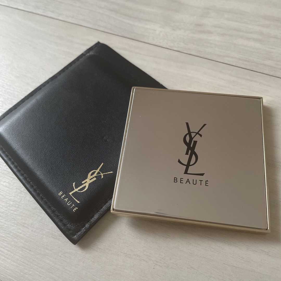 Yves Saint Laurent(イヴサンローラン)のYves saint Laurent  手鏡 レディースのファッション小物(ミラー)の商品写真