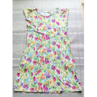 ユニクロ(UNIQLO)のユニクロ　花柄ワンピース　140(ワンピース)