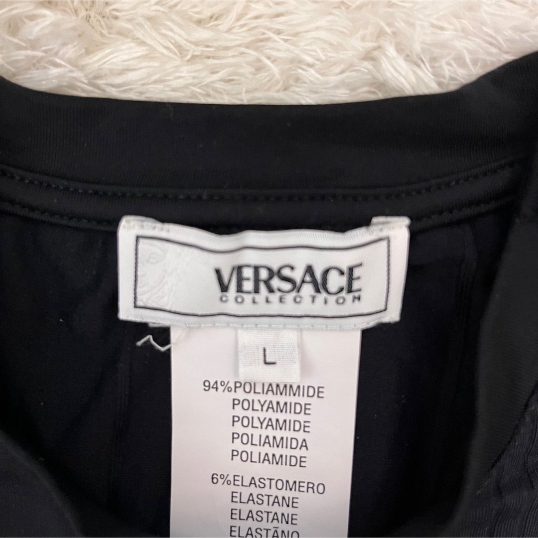 Gianni Versace(ジャンニヴェルサーチ)のVERSACE ヴェルサーチ  サイド ロゴスナップ Tシャツ カットソー メンズのトップス(Tシャツ/カットソー(半袖/袖なし))の商品写真