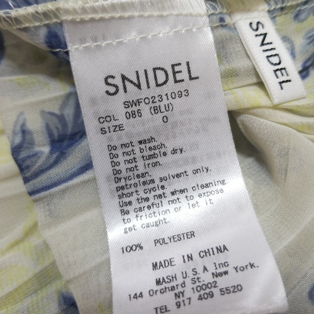 SNIDEL - スナイデル プリーツオーナメントプリントワンピースの通販 ...