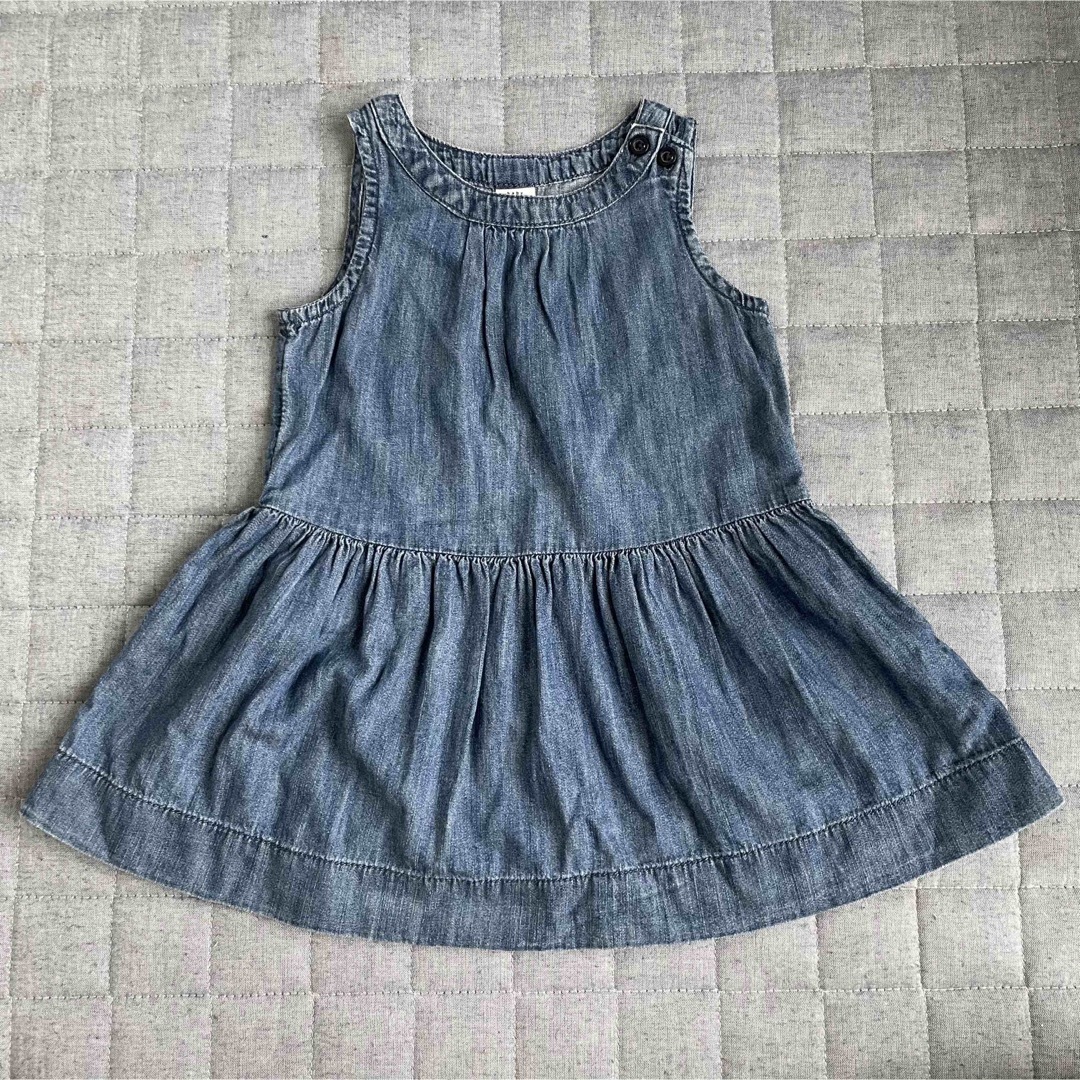 babyGAP(ベビーギャップ)のbabyGAP デニムワンピース 18~24months 90cm キッズ/ベビー/マタニティのキッズ服女の子用(90cm~)(ワンピース)の商品写真