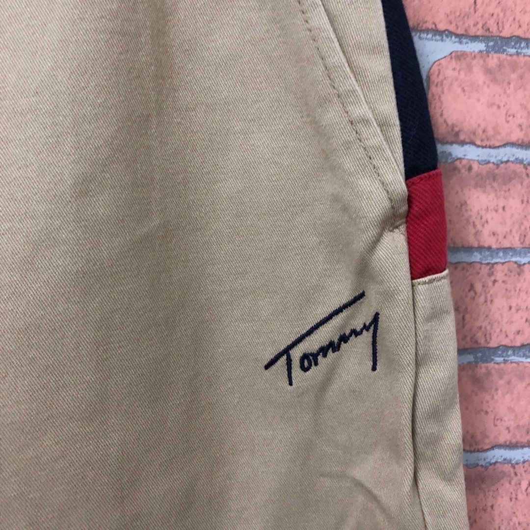 TOMMY HILFIGER(トミーヒルフィガー)の【美品】TOMMY チノパン　　　　　　バッグロゴ メンズのパンツ(チノパン)の商品写真