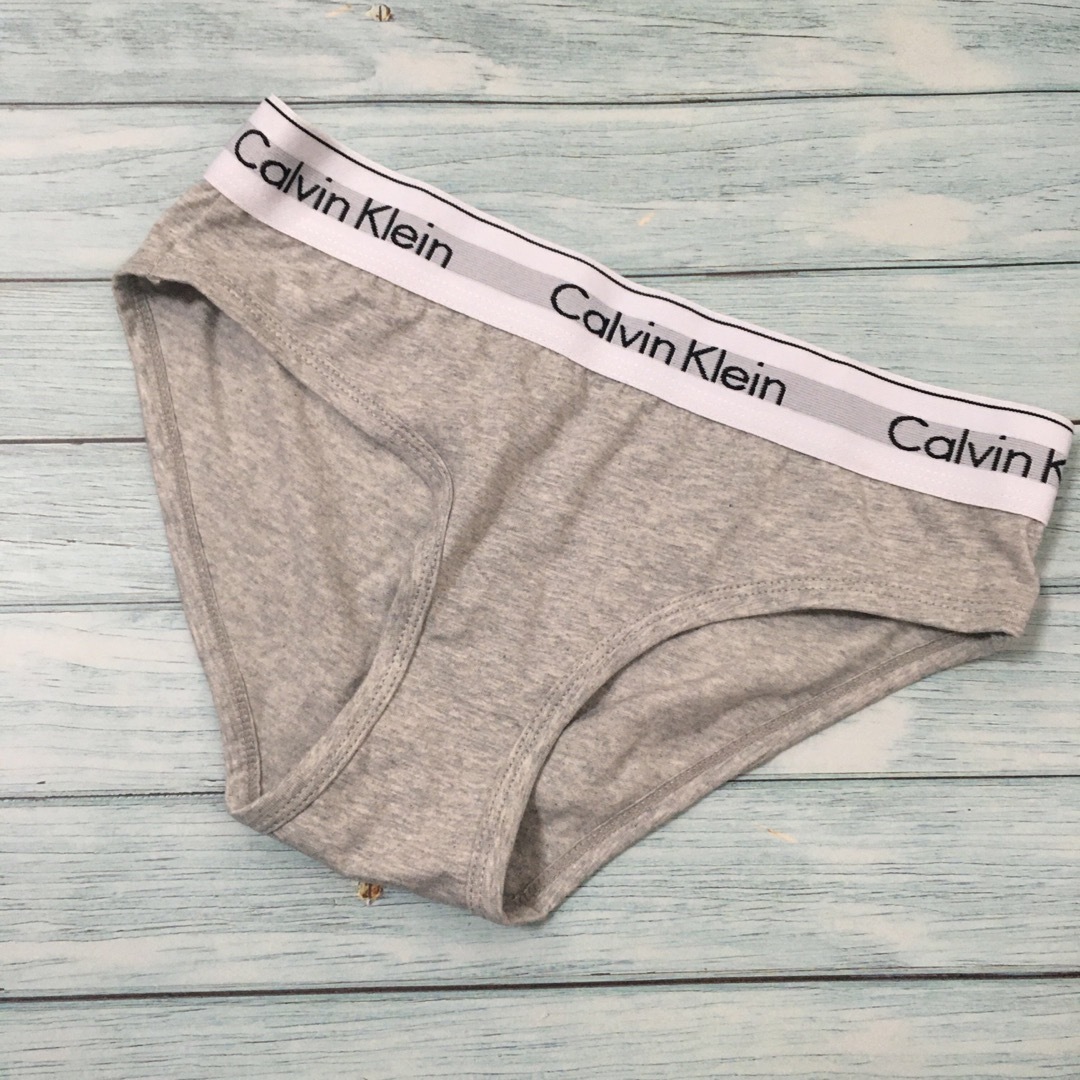 Calvin Klein(カルバンクライン)の新品 カルバンクライン　レディース　クロスブラ&ショーツ　灰　Mサイズ メンズのアンダーウェア(その他)の商品写真