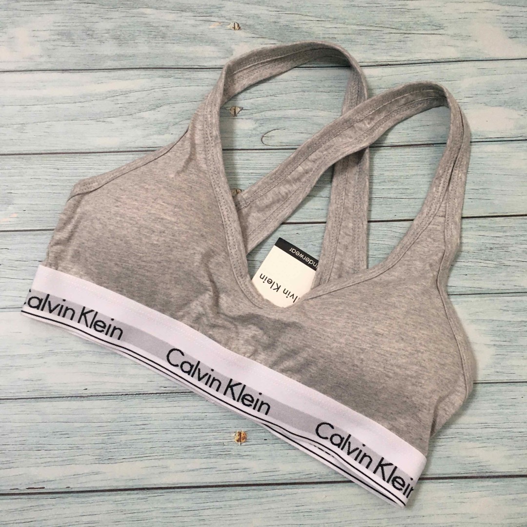 Calvin Klein(カルバンクライン)の新品 カルバンクライン　レディース　クロスブラ&ショーツ　灰　Mサイズ メンズのアンダーウェア(その他)の商品写真