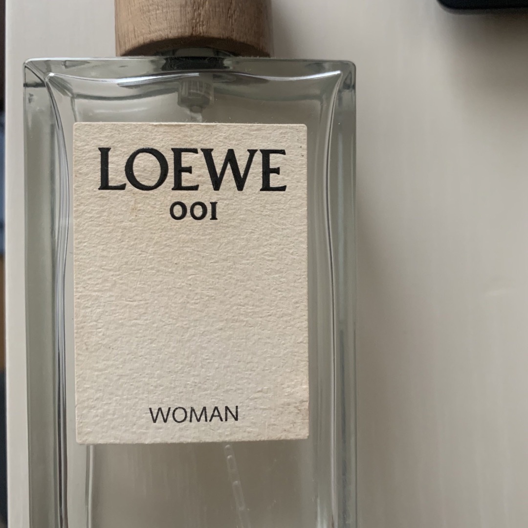 LOEWE(ロエベ)のロエベ　001 ウーマン香水　100ml コスメ/美容の香水(香水(女性用))の商品写真