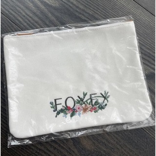 フォクシー(FOXEY)の新品未使用 フォクシー ノベルティ 刺繍ポーチ(ノベルティグッズ)