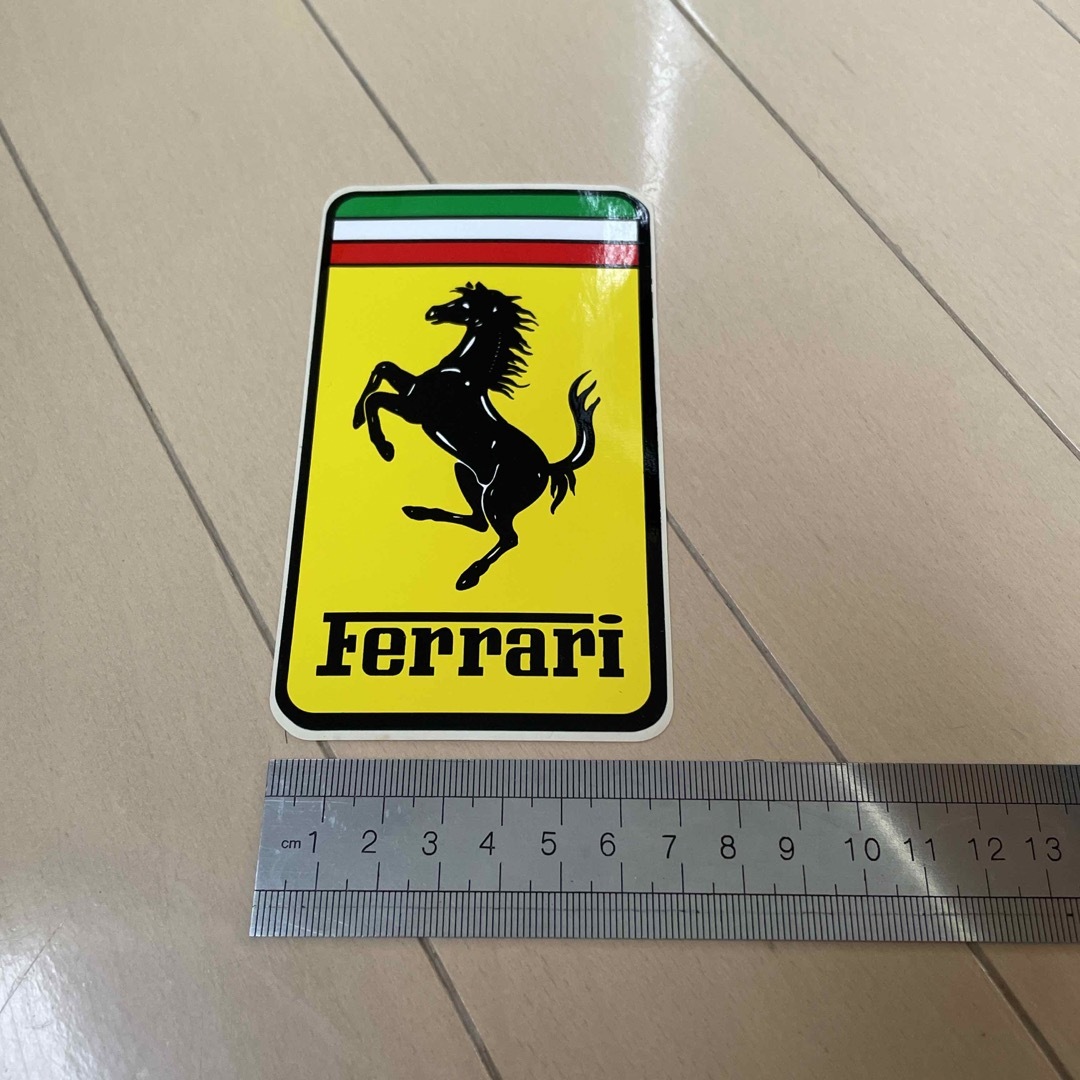 Ferrari(フェラーリ)の新品　フェラーリ　ステッカー　（公式　ナイスマン　スポーツ製） 自動車/バイクのバイク(ステッカー)の商品写真