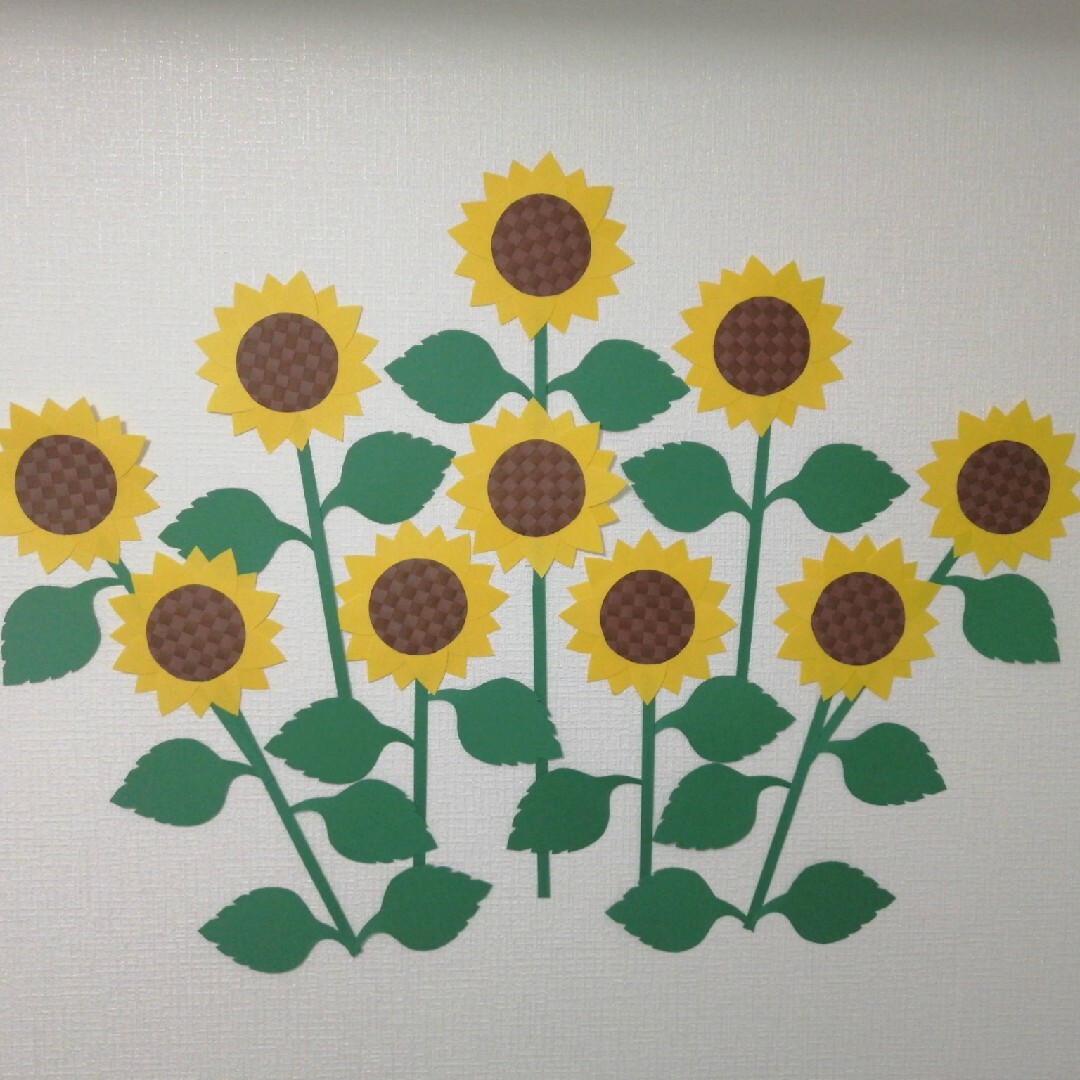 12ひまわり　壁飾り　イベント　壁面飾り　季節の花　SHOPmako ハンドメイドのインテリア/家具(インテリア雑貨)の商品写真