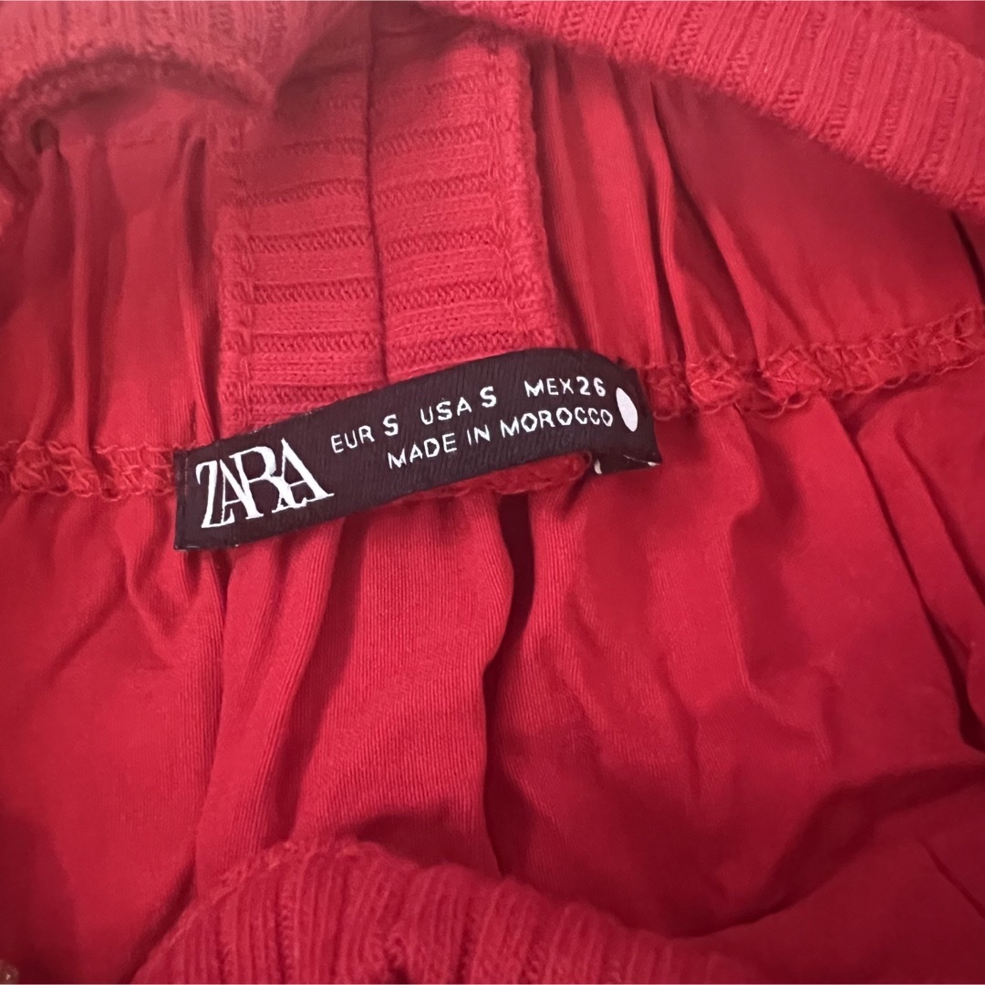 ZARA(ザラ)の超美品！ZARA オフショルダートップス　コントラストトップス　赤　Sサイズ レディースのトップス(シャツ/ブラウス(長袖/七分))の商品写真