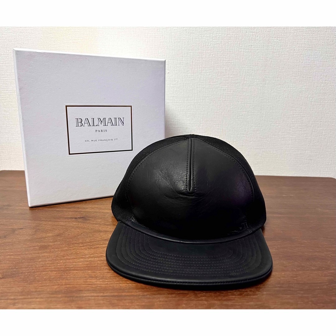 BALMAIN(バルマン)の未使用箱付き BALMAIN ロゴ入り レザー キャップ ブラック メンズの帽子(キャップ)の商品写真