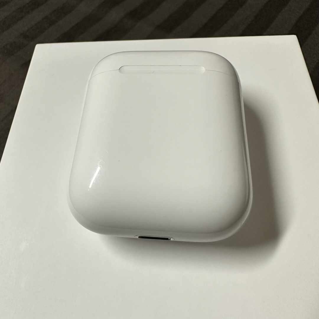 Apple(アップル)のAirPods 第2世代 充電ケース ケースのみ イヤホンなし スマホ/家電/カメラのオーディオ機器(ヘッドフォン/イヤフォン)の商品写真